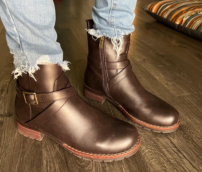 Vepose Ankle Buckle Short Booties